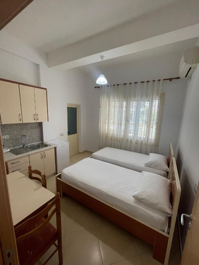 John'S Holiday Home Влёра Экстерьер фото