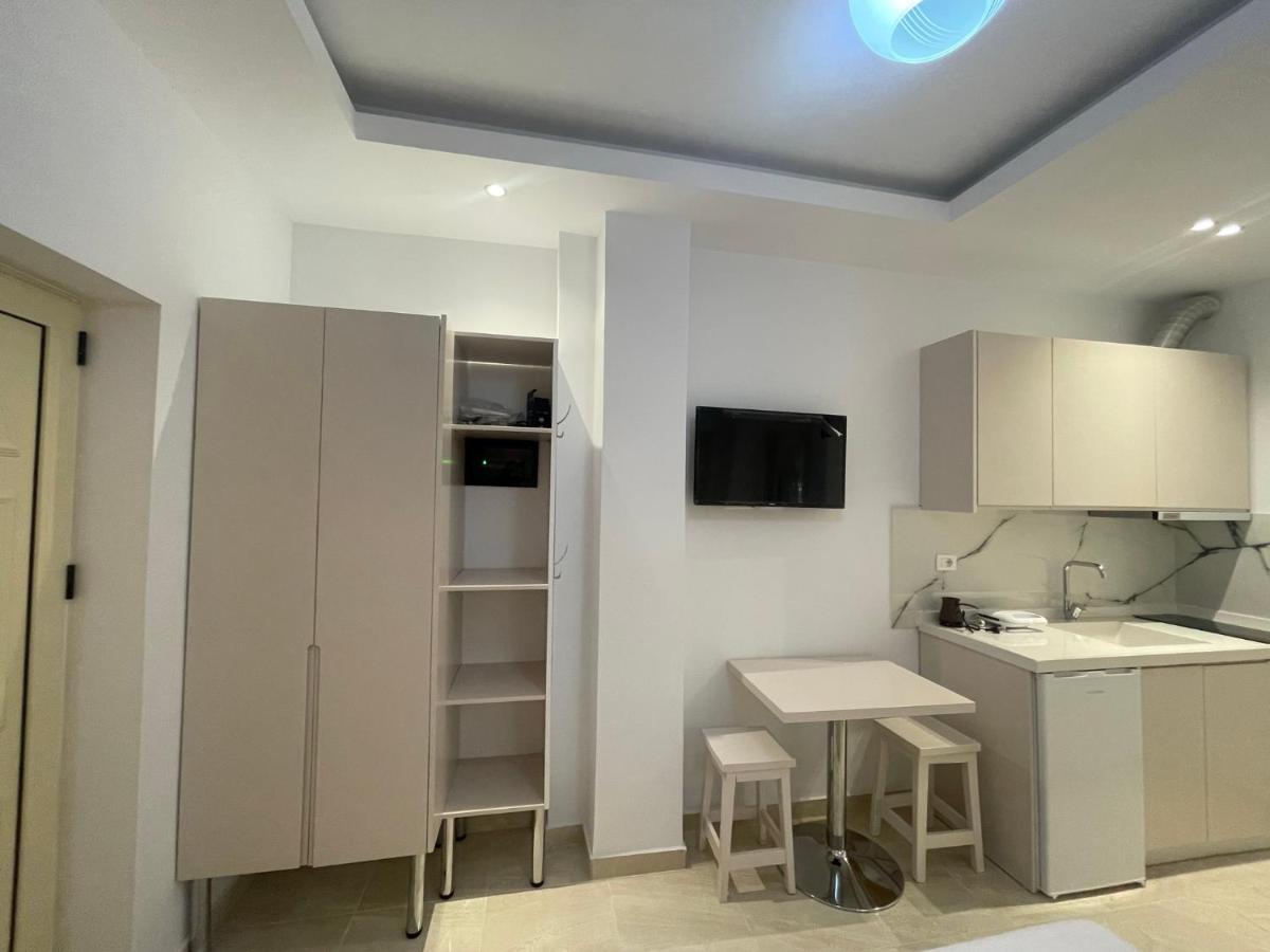 John'S Holiday Home Влёра Экстерьер фото